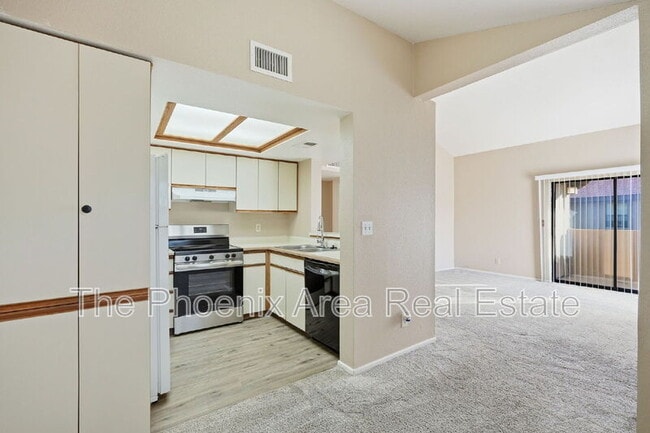 Building Photo - 1351 N Pleasant Dr