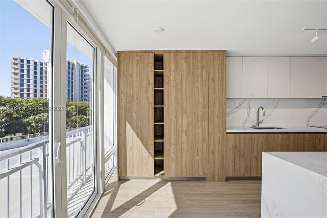 Building Photo - 600 Grapetree Dr