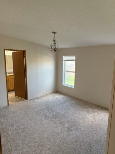 Master bedroom and bathroom - 801 Box Canyon Rd