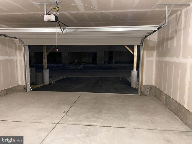 Building Photo - 507 Titanium St