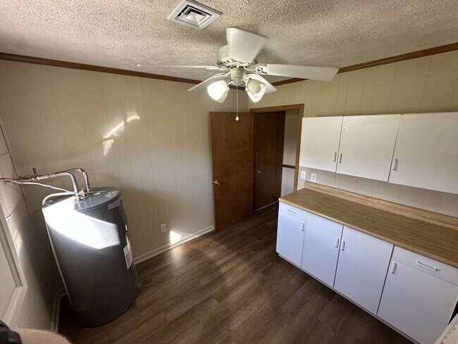 Building Photo - Single Family home in Greenhill Area!