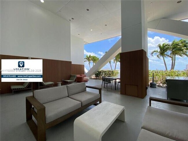 Building Photo - 888 Biscayne Blvd