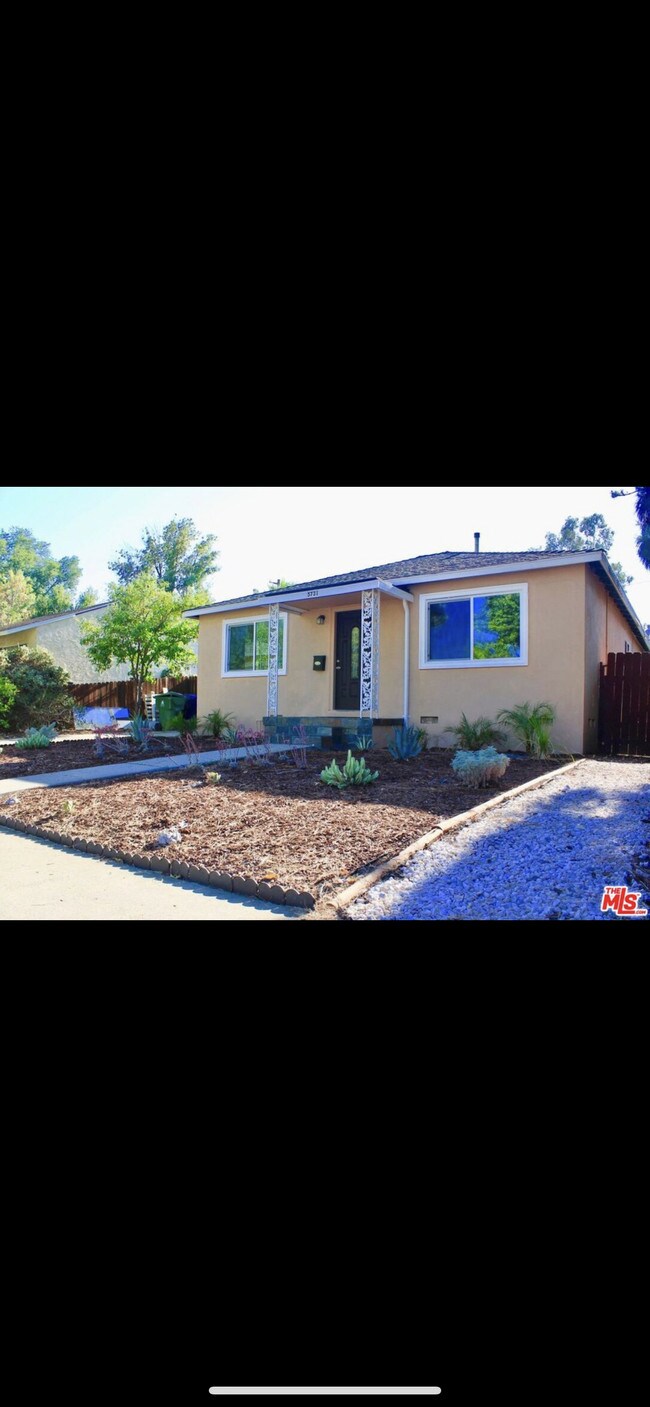 Primary Photo - 5731 Lasaine Ave