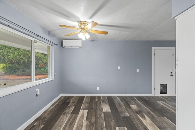 Building Photo - 410 Lois Ln Ct