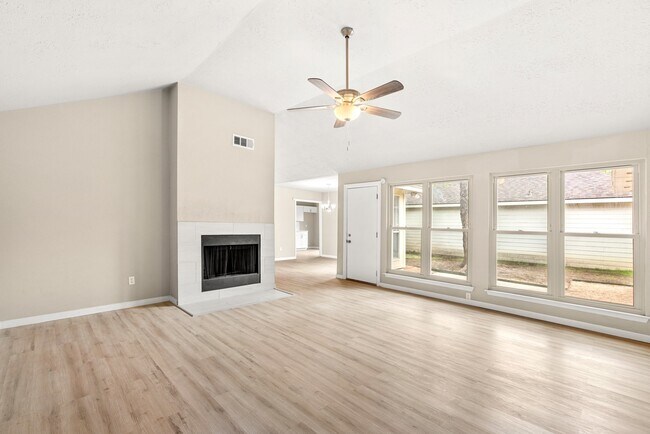 Building Photo - 2530 Spring Dusk Dr