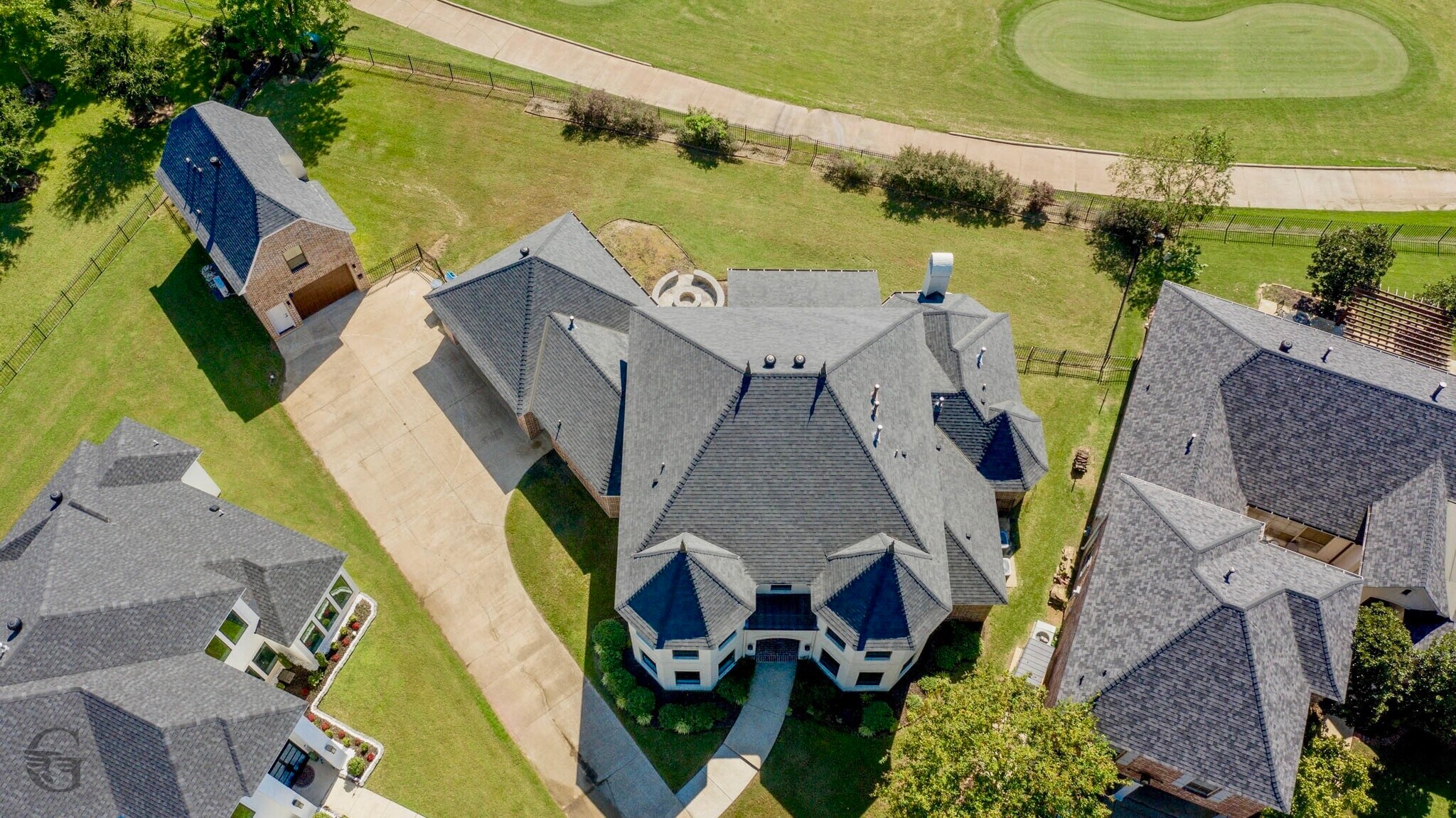 Building Photo - 555 Canterbury Ln