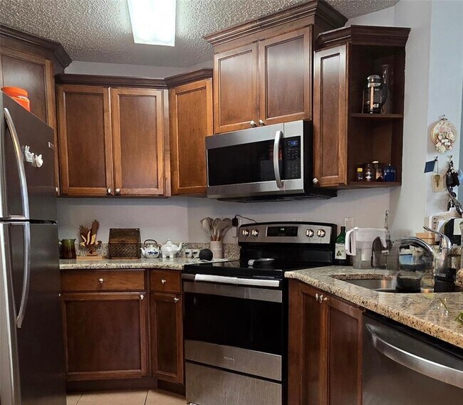 Building Photo - 2604 Grassy Point Dr