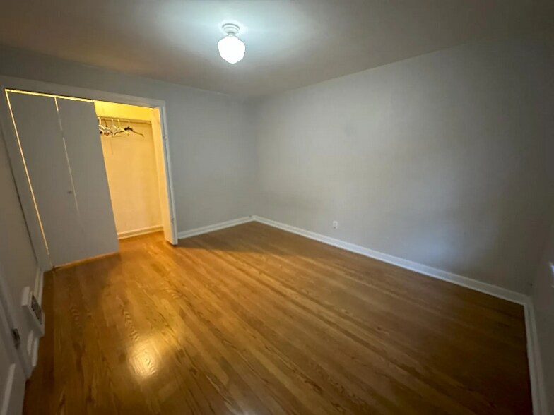 Building Photo - 4721 University View Pl NE