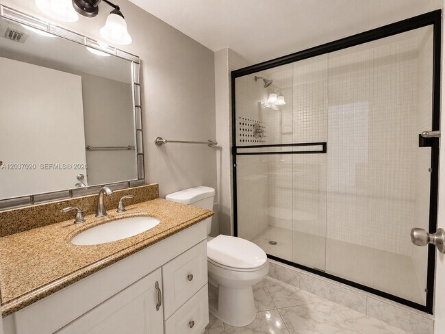 Building Photo - 20505 E Country Club Dr