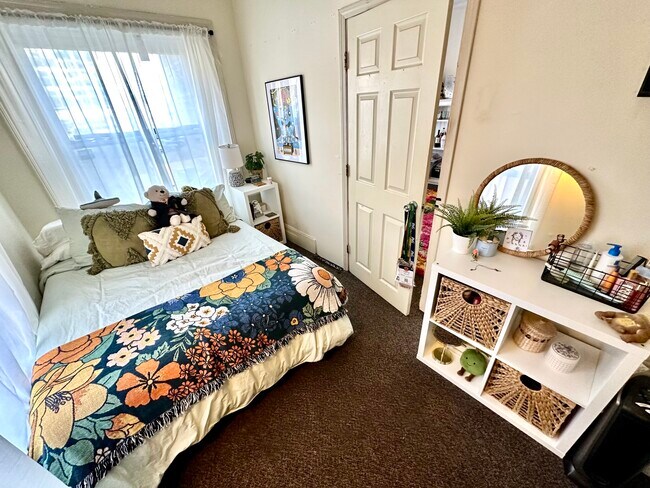 Building Photo - 7 Miner St