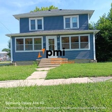 Building Photo - 1204 E 8th St