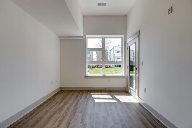 Building Photo - Walk to Geodis - 1 Bed Condo in WEHO!