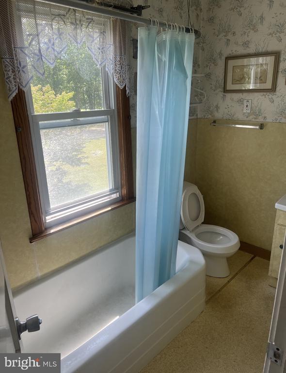 Building Photo - 384 Valley Ave