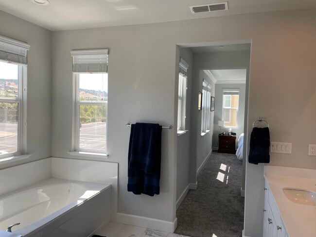 Building Photo - 8665 Mahonia Dr