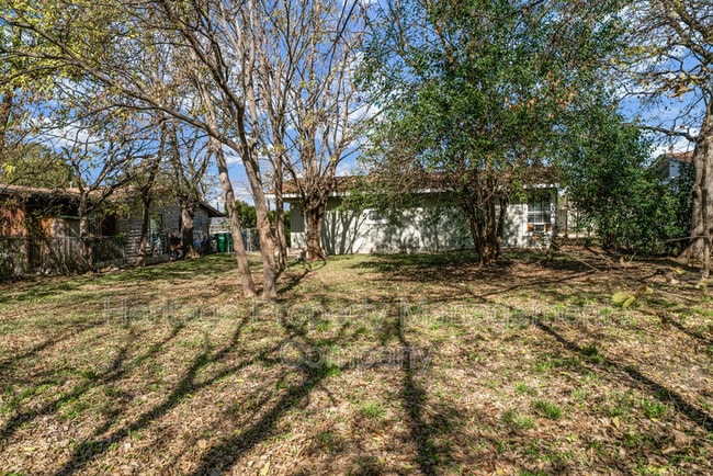 Building Photo - 1222 W Thorain Blvd