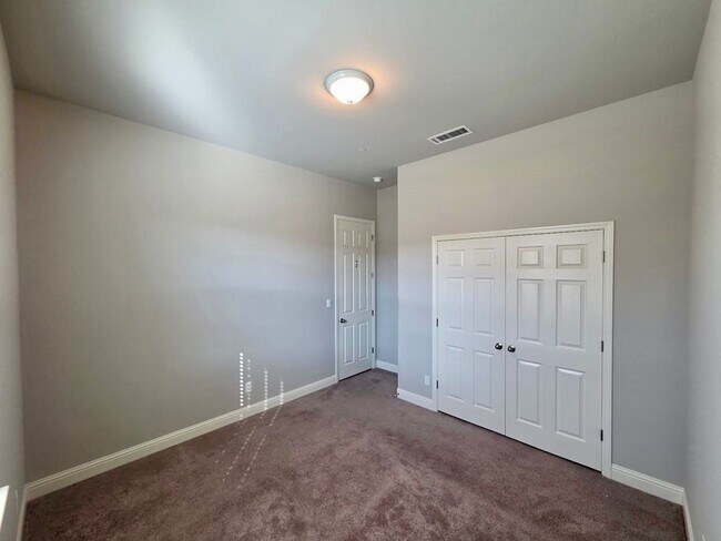 Building Photo - $2,750 Shaw & Locan, 4 Bedroom House - Twa...