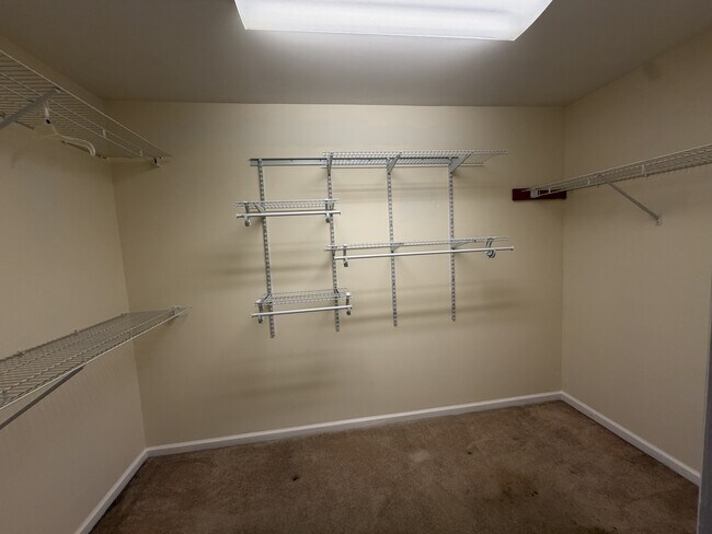 Building Photo - 236 Meadow Oaks Dr