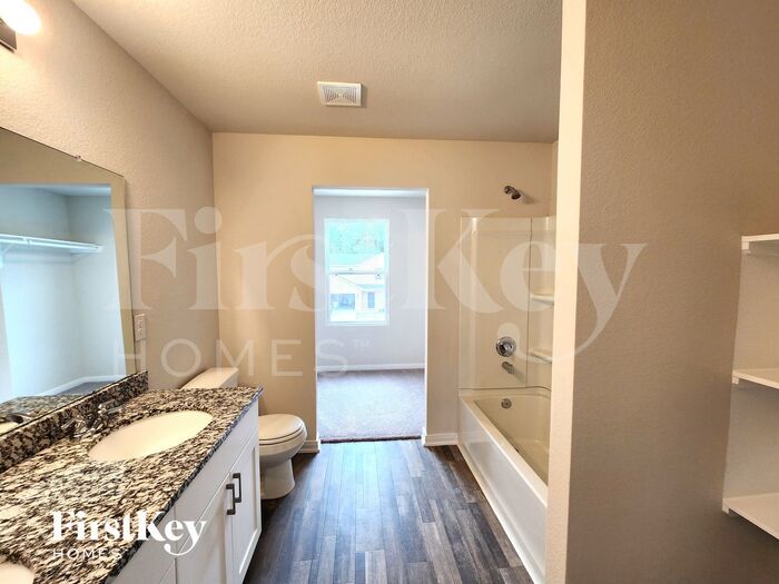 Building Photo - 10083 Cerritos dr