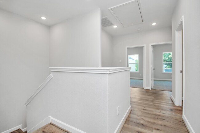 Building Photo - 2349 Hoskins Dr