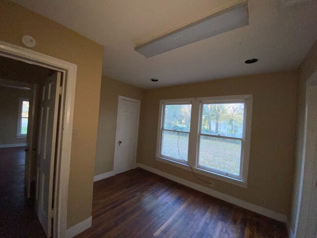 Building Photo - Single Family House