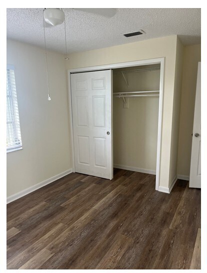 Building Photo - Mom's Rental