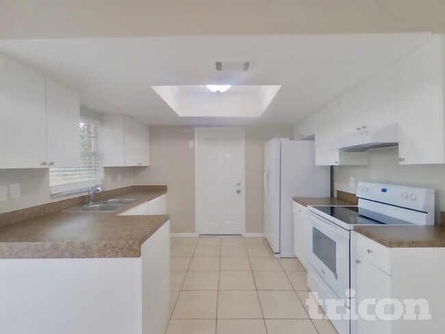 Building Photo - 1115 Oakhill St