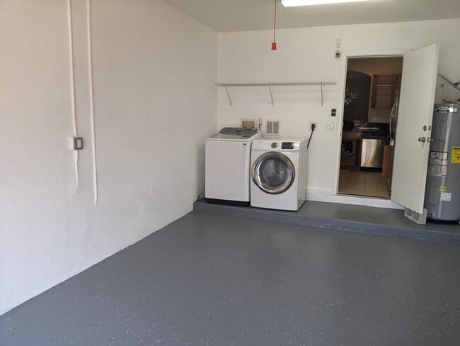 Building Photo - 2226 Oakmont Dr