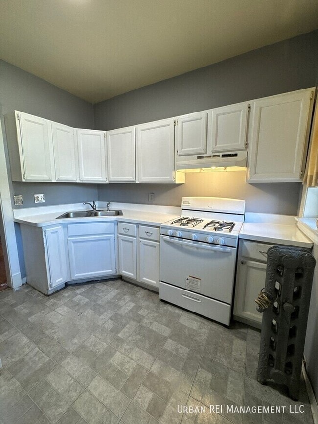 Building Photo - 1226 E 54th St