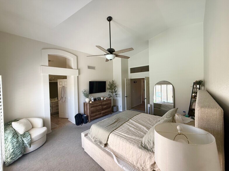 Building Photo - 17040 N 43rd Pl