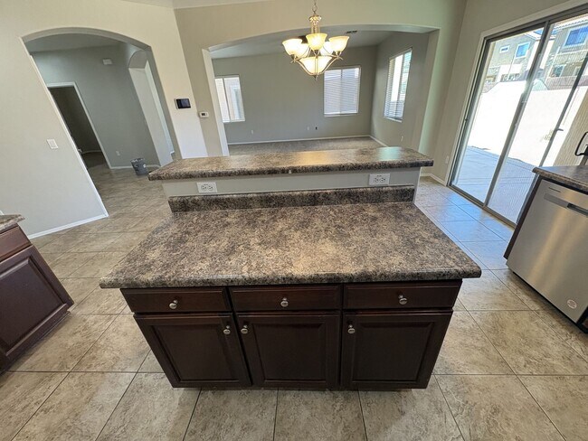 Building Photo - 2,500 sq ft 4 bedroom + Den home in Rancho Sahuarita