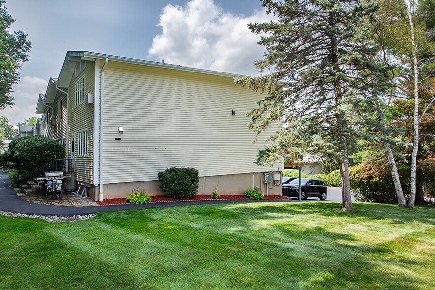 Building Photo - 21 Scenic Cir