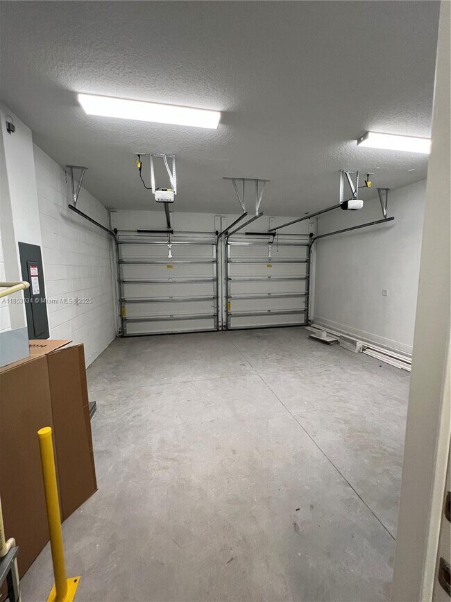 Building Photo - 10100 Ballast Dr