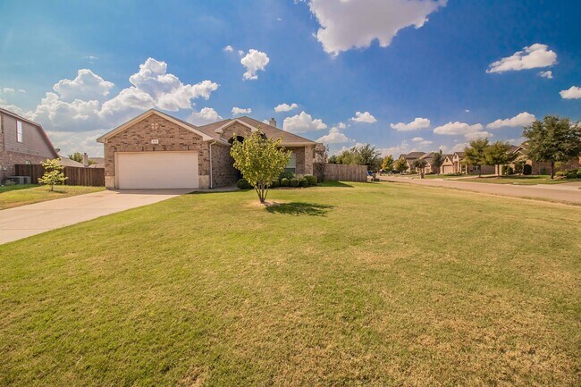 Building Photo - COMING SOON! Corner lot home in a quiet cu...