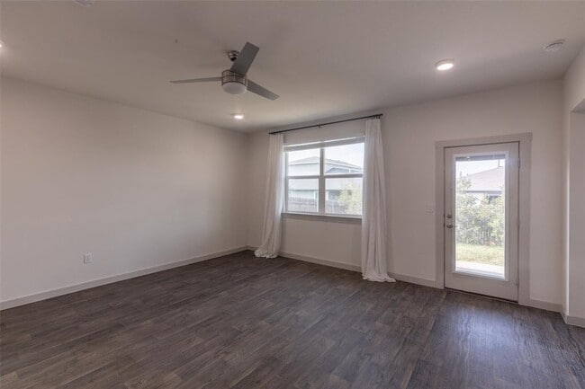Building Photo - 2913 Louris Ln