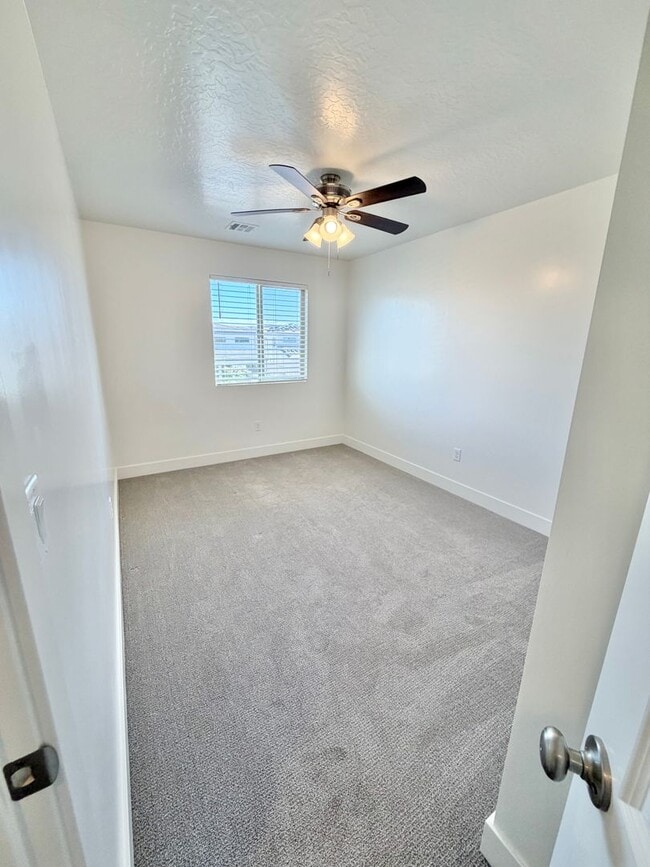 Building Photo - Beautiful 3 bed 2.5 bath Home!
