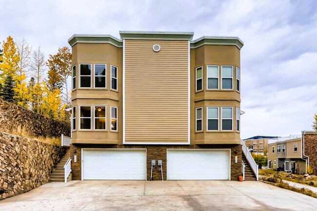 Building Photo - 736 Martin Dr