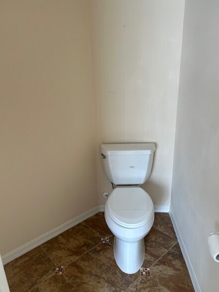 Building Photo - 384 Pindo Palm Dr