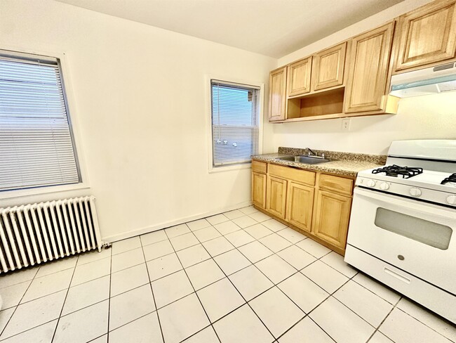 Building Photo - 31-33-33 Tillinghast St