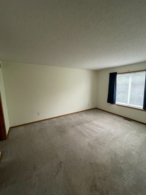 Building Photo - 6764 Meadow Grass Ln S