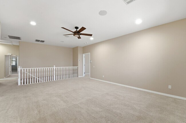 Building Photo - Spacious 3-Bedroom + Loft Home with Mountain Views in Stetson Valley