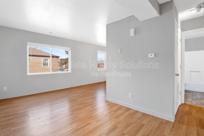 Building Photo - 334 Mt Everest Dr