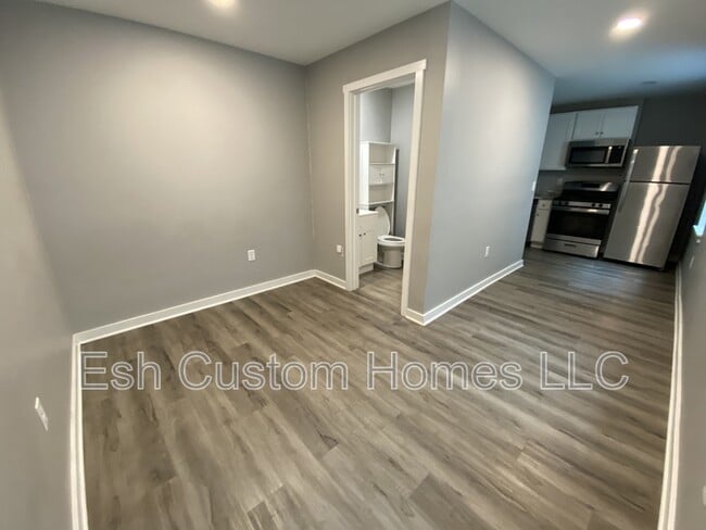 Primary Photo - 218 W King St