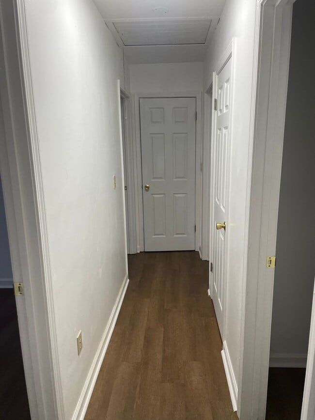 Building Photo - 3 bedroom 1 bath house for rent