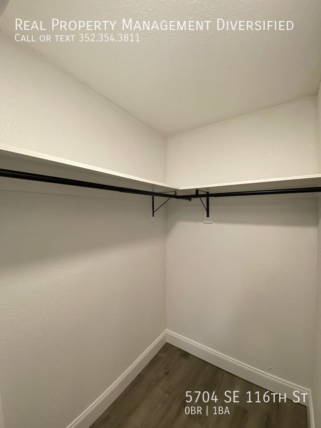 Building Photo - Newly renovated large studio apartment in ...