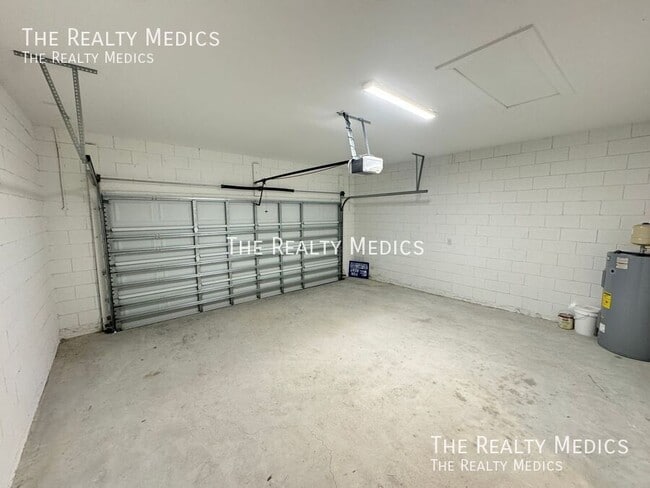 Building Photo - 304 Big Sioux Ln