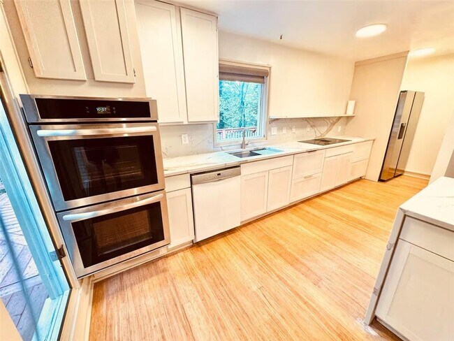 Building Photo - 175 River Ct Pkwy