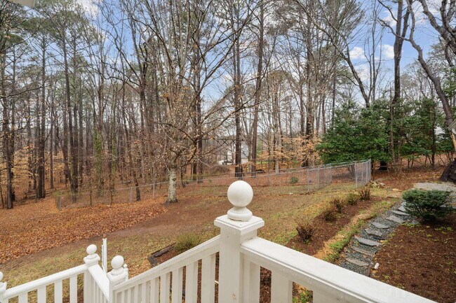 Building Photo - Spacious and Unique 5-Bedroom Home in Chapel Hill!