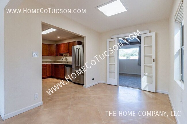 Building Photo - 3949 E 2nd St