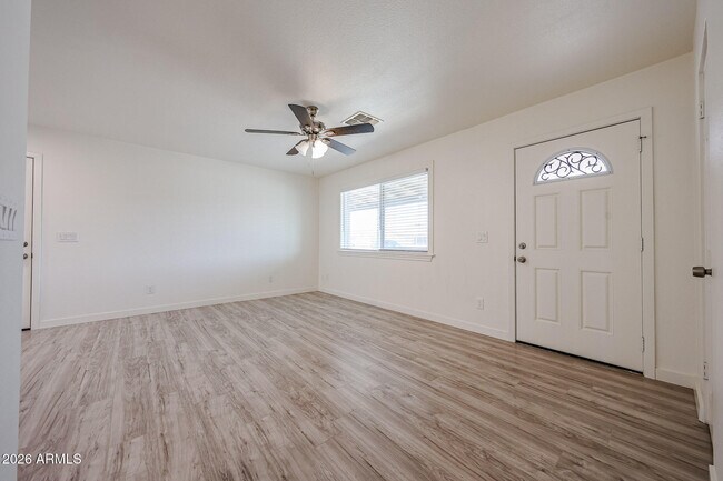 Building Photo - 7014 N 77th Ave
