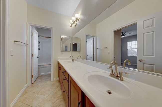 Building Photo - 5 Bedroom Corner Lot Home in Gated Community!